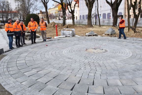 Újjászületik Szatmárnémeti régi főtere