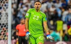 Változnak a futball szabályai a világbajnok kapus miatt