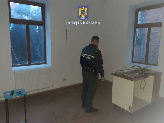 Bútorértékesítési csalás: negyvenkét házkutatást tartott a rendőrség Bihartól Brassóig