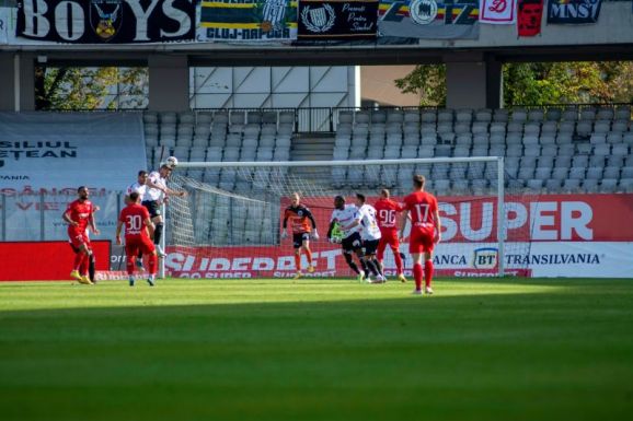 Három hét alatt kell kicserélnie a kivitelezőnek a kolozsvári stadion gyepszőnyegét
