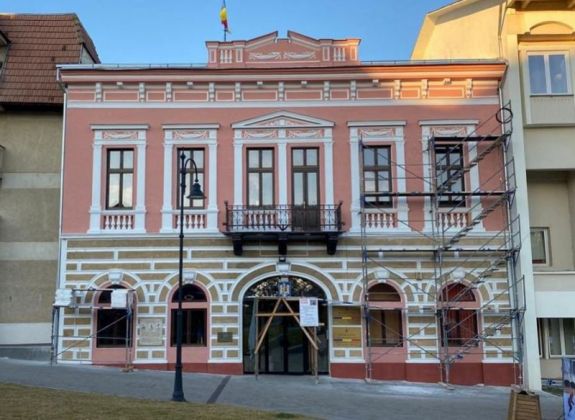 Megvásárolná a Kovászna Megyei Prefektúra a székház visszaszolgáltatott épületrészét