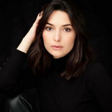 Visszahívnák a Londonban költekező és daloló intézetvezetőt