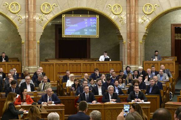 Békepárti határozatot fogadott el a magyar Országgyűlés