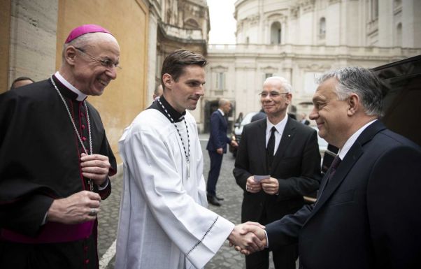 Orbán Viktor a Vatikánba utazott