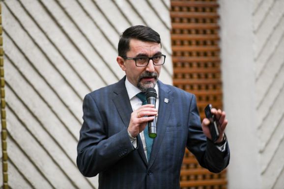 Turos Lóránd: nincs nyomás az RMDSZ-en a koalíció elhagyására