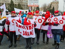 Általános sztrájkba léphetnek az egészségügyben dolgozók
