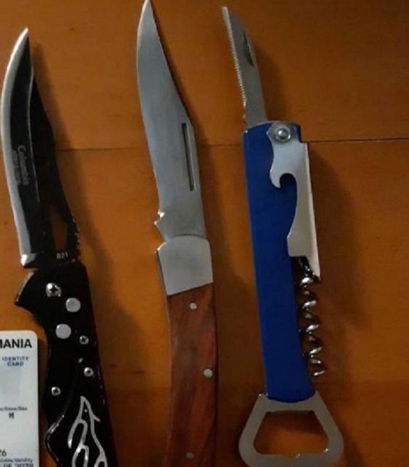 Fehér fegyverekkel próbáltak bejutni a parlamentbe