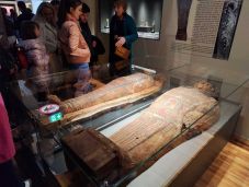 Egyiptomi múmia, görög vázák és különleges sakkfigurák – ezt kínálta Kolozsvár a Múzeumok éjszakáján