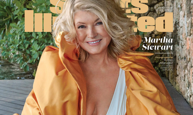 81 évesen levetkőzve került címlapra a legendás műsorvezető