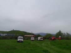 Csíkrákoson vonat elé hajtott egy autó, egy személy meghalt, egy pedig súlyosan megsérült