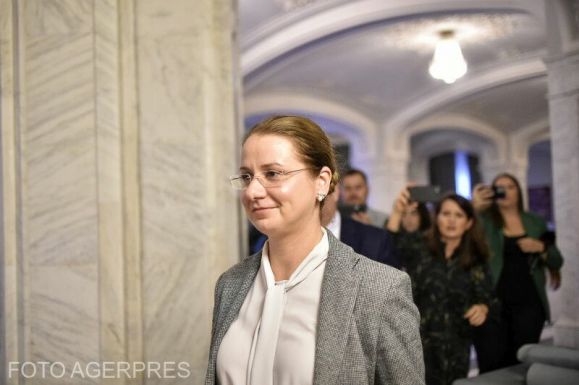 Deca felkérte a tanárokat, hogy a figyelmeztető sztrájk feladása nélkül felügyeljék a diákokat