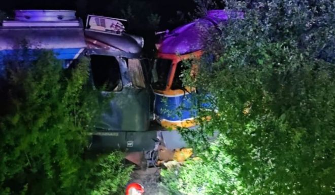 FRISSÍTVE – Összeütközött két mozdony, az egyik vezetője ittas volt