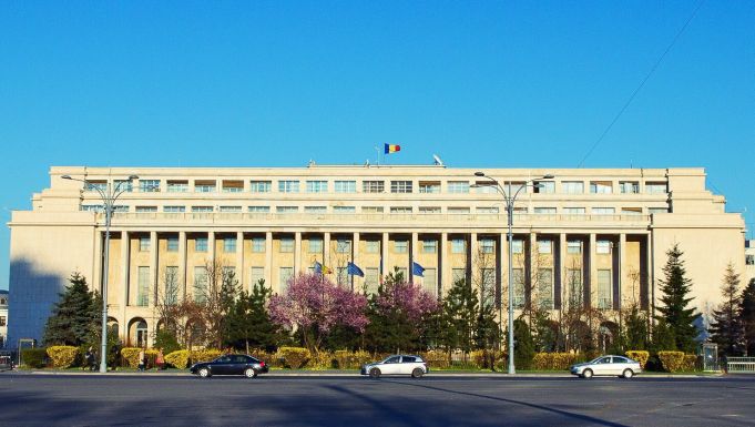 A miniszterelnök vasárnap délre a kormánypalotába hívta tárgyalni a tanügyi szakszervezetek vezetőit