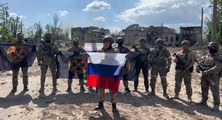 Putyin gratulált az orosz erőknek Bahmut bevételéhez