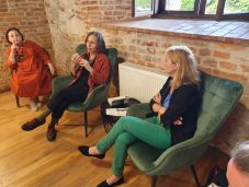 Sokszor nem halunk meg – bemutatták Tompa Andrea új, Erdélyben játszódó regényét