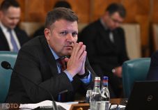 Fokozatosan mindenki számára 65 évre emelik a nyugdíjkorhatárt