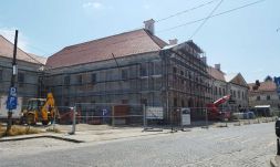 Kézdivásárhely: már zajlik az egykori Székely Katonanevelde külső vakolása