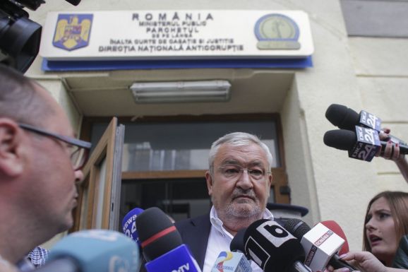 Korrupció miatt letöltendő börtönbüntetésre ítélték a volt pénzügyminisztert
