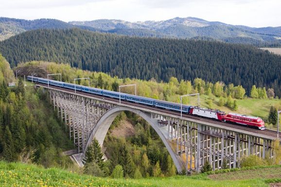 A Székely gyors és a Csíksomlyó expressz is elindult a búcsúra