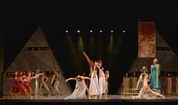 Vastapssal köszönte meg a közönség a Kolozsvári Magyar Opera monumentális előadását, az Aidát