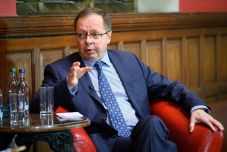 Londoni orosz nagykövet: Moszkva békét akar, de feltételei vannak