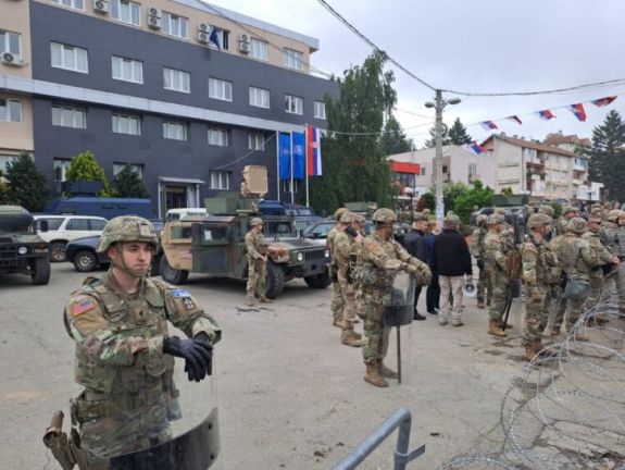 A KFOR egységei is kivonultak az észak-koszovói zavargások helyszíneire