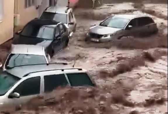 Másodfokú árvízkészültség van érvényben hétfő este 10 óráig egy dél-erdélyi megyében 