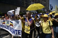 Koradélután ülnek tárgyalóasztalhoz a munkaügyi miniszterrel a tanügyi szakszervezetek vezetői