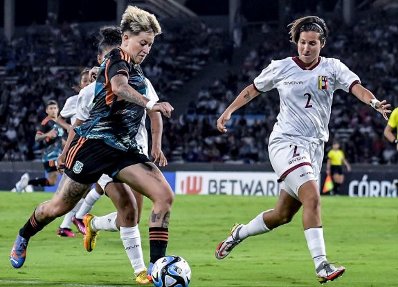 Kiakadt a FIFA, aprópénzt ajánlottak a női foci-vébé tévéközvetítési jogaiért