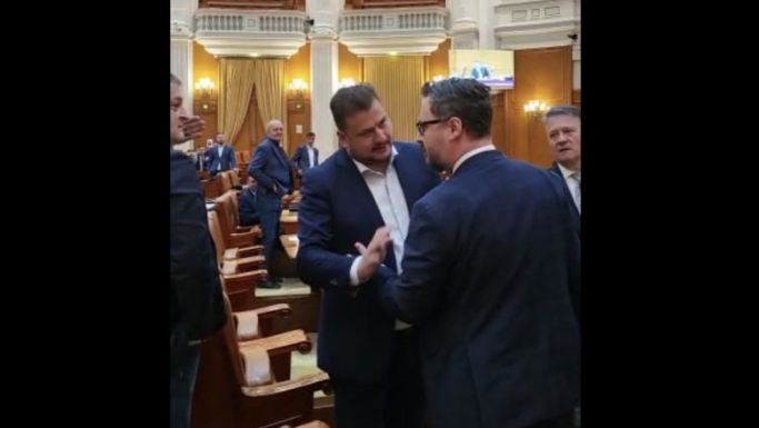 Majdnem ölre ment az AUR és a PSD egy-egy képviselője a parlamentben