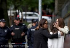 FRISSÍTVE – Nyolc diák és egy biztonsági őr vesztette életét a belgrádi iskolai lövöldözésben