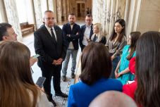 Nicolae Ciucă: Elfogadhatatlannak tartom a sajtó befolyásolását vagy megfélemlítését 