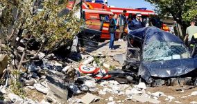 Ketten szörnyethaltak egy irtózatos balesetben