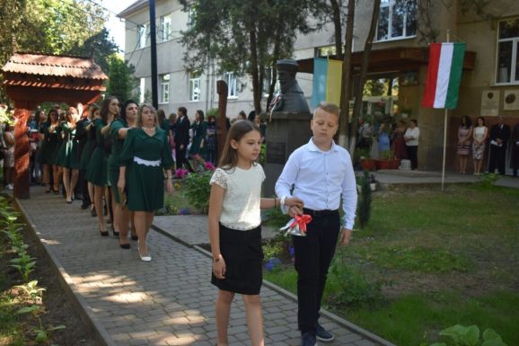 Tűzszünet a nyelvháború közepette