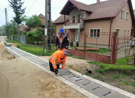 Összességében jól halad a szilágysági utak felújítása, de vannak szakaszok, ahol problémákba ütköztek