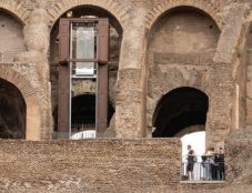 Panorámalifttel lehet feljutni a római Colosseum magasabb szintjeire
