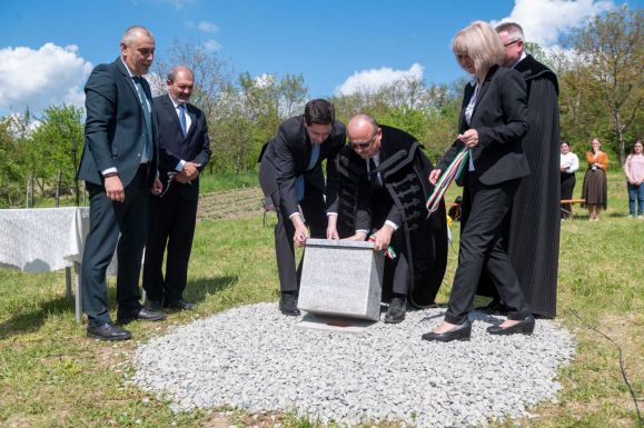 Templomépítésbe kezdett az alig félezres református gyülekezet a Szatmár megyei Hadadon