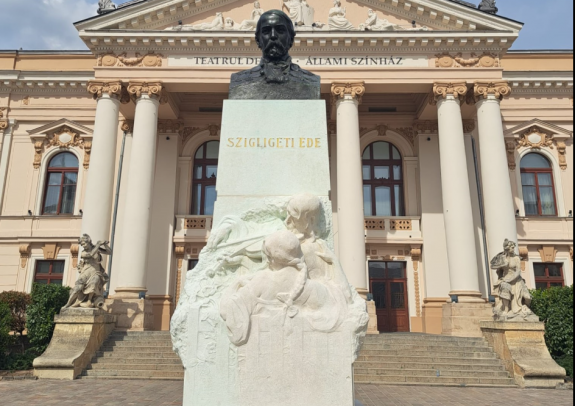 Megújult Szigligeti Ede nagyváradi mellszobra