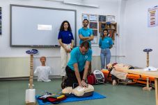 Kötelező elsősegély-oktatás bevezetését kérik az iskolákba