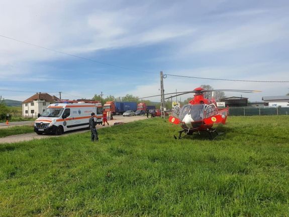 Előzés közben elvesztette egyensúlyát egy motoros, ütközés lett belőle