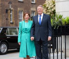 Iohannis a koronázási ünnepség után, húsz percre „hazaugrott” Nagyszebenbe