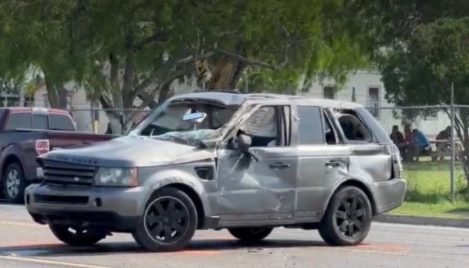 Autó hajtott egy zsúfolt buszmegállóba Texasban, többen meghaltak