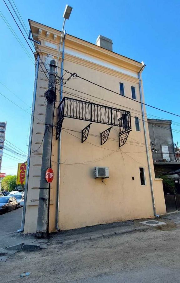 Alj és ajtó nélküli erkély az internet sztárja