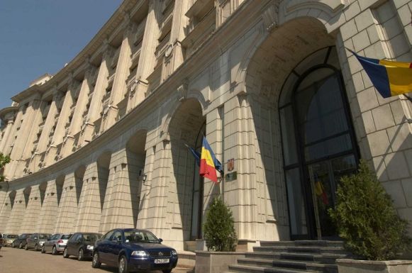 Közzétette a pénzügyminisztérium: a meglebegtetett 20 milliárd lej helyett 5 milliárdot faragnak le a kiadásokból
