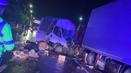 Súlyos baleset: furgon és kamion ütközött, egy férfi meghalt