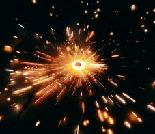 Több tízezer eurós kártérítést fizet, mert eldobott egy petárdát és részben megvakított egy nőt 