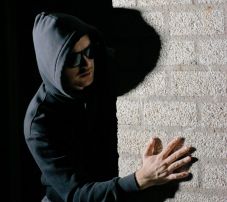 Kisstílű tolvaj: hét lejért tört fel egy autót