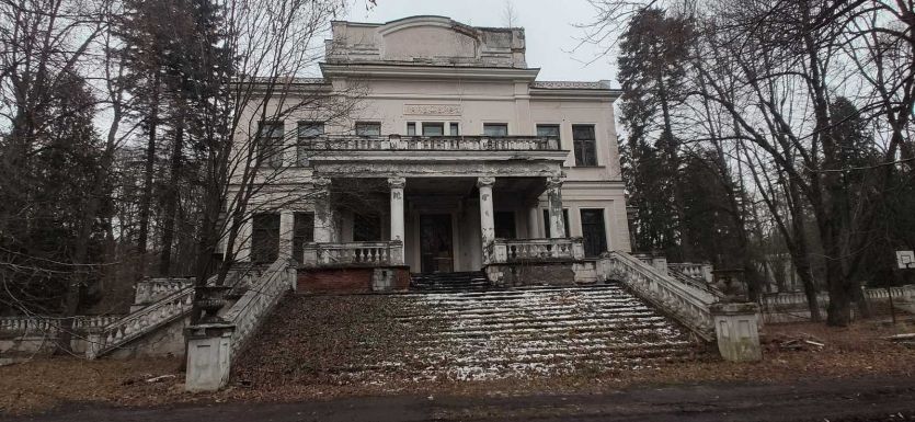 Elárverezték Sztálin egykori mityiscsi melletti villáját