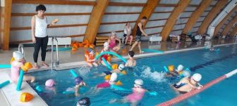 Hetedszerre szerveztek úszótábort a székelykocsárdi gyerekeknek