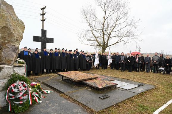 A barcaföldvári haláltábor áldozataira emlékeztek